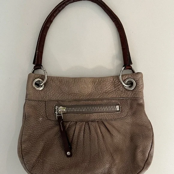Mini Roots leather hand bag. - Picture 3 of 6